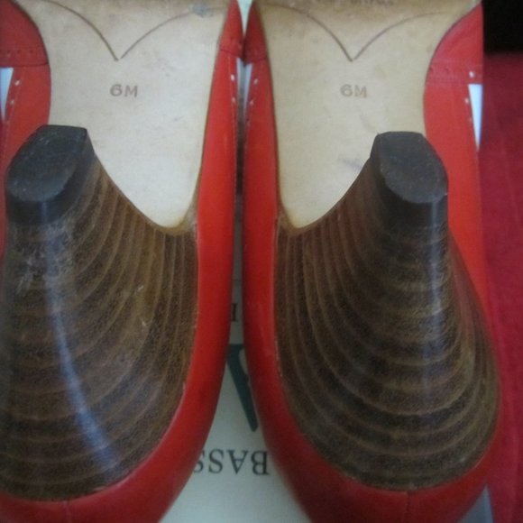 Red & White Bass Pumps SZ 6 - Picture 3 of 5